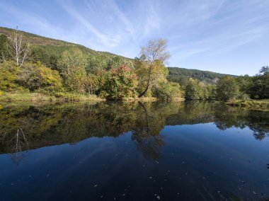 Sonbahar manzara Iskar Nehri yakınındaki Pancharevo Gölü, Sofya şehir bölge, Bulgaristan