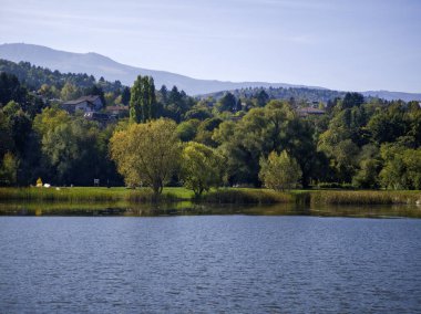 Sonbahar manzara Iskar Nehri yakınındaki Pancharevo Gölü, Sofya şehir bölge, Bulgaristan