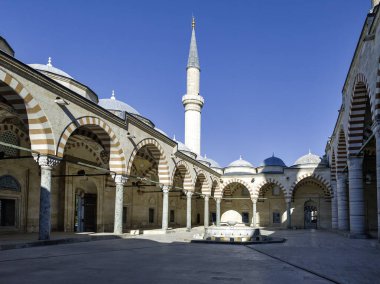 Türkiye 'nin Doğu Trakya kentindeki Edirne kentindeki Uc Serefeli (Burmali veya Üç Balkon) camii