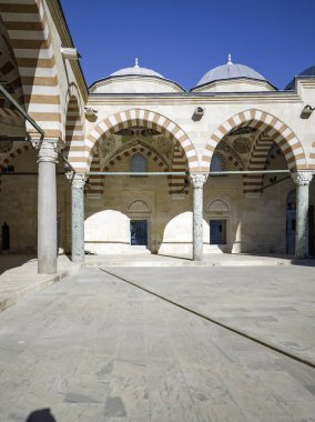Türkiye 'nin Doğu Trakya kentindeki Edirne kentindeki Uc Serefeli (Burmali veya Üç Balkon) camii