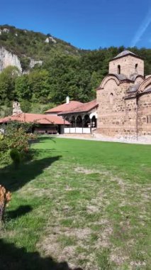 Sırbistan 'ın St. John İlahiyatçısı Ortaçağ Poganovo Manastırı' nın şaşırtıcı manzarası