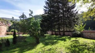 Sırbistan 'ın St. John İlahiyatçısı Ortaçağ Poganovo Manastırı' nın şaşırtıcı manzarası