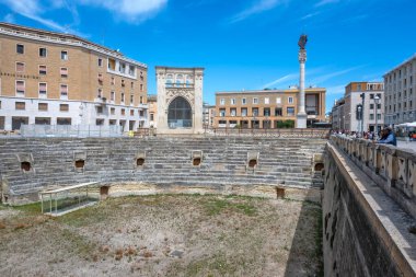 LECCE, İtalya - 12 Mayıs 2024: İtalya 'nın Apulia Bölgesi' ndeki Eski Lecce kasabasının muhteşem manzarası