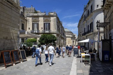 LECCE, İtalya - 12 Mayıs 2024: İtalya 'nın Apulia Bölgesi' ndeki Eski Lecce kasabasının muhteşem manzarası