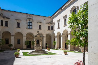 LECCE, İtalya - 12 Mayıs 2024: İtalya 'nın Apulia Bölgesi' ndeki Eski Lecce kasabasının muhteşem manzarası