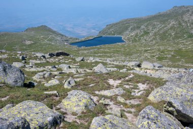 Bulgaristan 'ın Kalin zirvesi yakınlarındaki Rila Dağı' nın İnanılmaz Yaz Panoraması