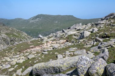 Bulgaristan 'ın Kalin zirvesi yakınlarındaki Rila Dağı' nın İnanılmaz Yaz Panoraması