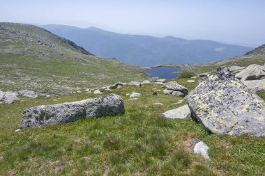 Bulgaristan 'ın Kalin zirvesi yakınlarındaki Rila Dağı' nın İnanılmaz Yaz Panoraması