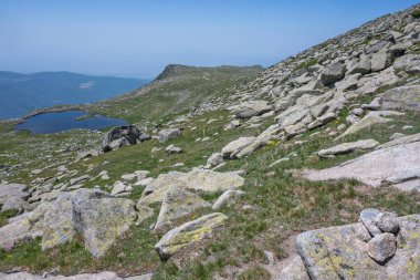 Bulgaristan 'ın Kalin zirvesi yakınlarındaki Rila Dağı' nın İnanılmaz Yaz Panoraması