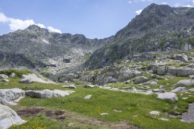 Bulgaristan 'ın Kalin zirvesi yakınlarındaki Rila Dağı' nın İnanılmaz Yaz Panoraması