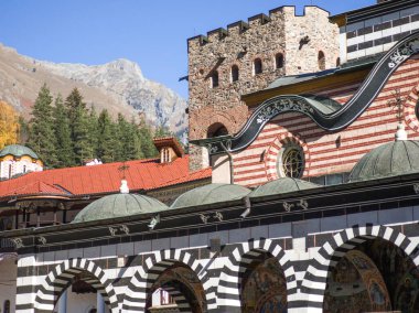 Bulgaristan 'ın Kyustendil Bölgesi, Rila (Rila Manastırı) Ortodoks Manastırı' nın sonbahar manzarası