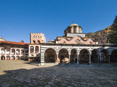 Bulgaristan 'ın Kyustendil Bölgesi, Rila (Rila Manastırı) Ortodoks Manastırı' nın sonbahar manzarası