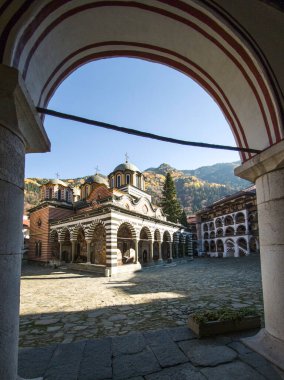 Bulgaristan 'ın Kyustendil Bölgesi, Rila (Rila Manastırı) Ortodoks Manastırı' nın sonbahar manzarası