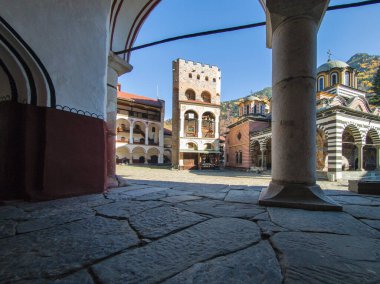 Bulgaristan 'ın Kyustendil Bölgesi, Rila (Rila Manastırı) Ortodoks Manastırı' nın sonbahar manzarası