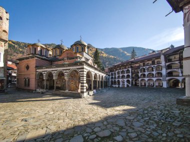 Bulgaristan 'ın Kyustendil Bölgesi, Rila (Rila Manastırı) Ortodoks Manastırı' nın sonbahar manzarası