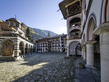 Bulgaristan 'ın Kyustendil Bölgesi, Rila (Rila Manastırı) Ortodoks Manastırı' nın sonbahar manzarası