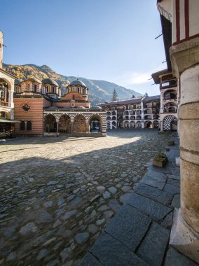 Bulgaristan 'ın Kyustendil Bölgesi, Rila (Rila Manastırı) Ortodoks Manastırı' nın sonbahar manzarası