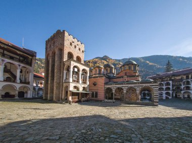 Bulgaristan 'ın Kyustendil Bölgesi, Rila (Rila Manastırı) Ortodoks Manastırı' nın sonbahar manzarası