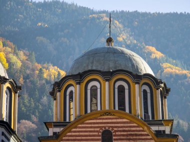 Bulgaristan 'ın Kyustendil Bölgesi, Rila (Rila Manastırı) Ortodoks Manastırı' nın sonbahar manzarası