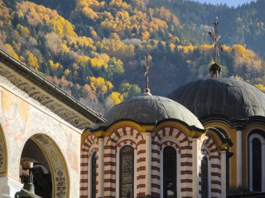 Bulgaristan 'ın Kyustendil Bölgesi, Rila (Rila Manastırı) Ortodoks Manastırı' nın sonbahar manzarası