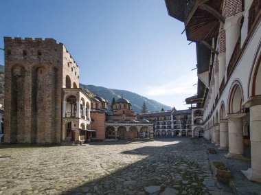 Bulgaristan 'ın Kyustendil Bölgesi, Rila (Rila Manastırı) Ortodoks Manastırı' nın sonbahar manzarası