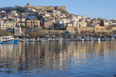 KAVALA, GREECE - 26 Aralık 2023: Kavala, Doğu Makedonya ve Trakya 'nın İnanılmaz Günbatımı Panoraması, Yunanistan