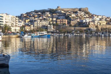 KAVALA, GREECE - 26 Aralık 2023: Kavala, Doğu Makedonya ve Trakya 'nın İnanılmaz Günbatımı Panoraması, Yunanistan