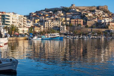 KAVALA, GREECE - 26 Aralık 2023: Kavala, Doğu Makedonya ve Trakya 'nın İnanılmaz Günbatımı Panoraması, Yunanistan