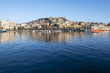 KAVALA, GREECE - 26 Aralık 2023: Kavala, Doğu Makedonya ve Trakya 'nın İnanılmaz Günbatımı Panoraması, Yunanistan