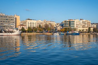 KAVALA, GREECE - 26 Aralık 2023: Kavala, Doğu Makedonya ve Trakya 'nın İnanılmaz Günbatımı Panoraması, Yunanistan