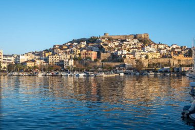 KAVALA, GREECE - 26 Aralık 2023: Kavala, Doğu Makedonya ve Trakya 'nın İnanılmaz Günbatımı Panoraması, Yunanistan