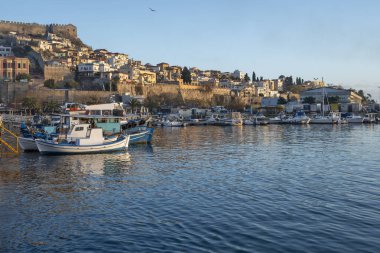 KAVALA, GREECE - 26 Aralık 2023: Kavala, Doğu Makedonya ve Trakya 'nın İnanılmaz Günbatımı Panoraması, Yunanistan