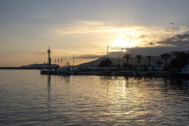 KAVALA, GREECE - 26 Aralık 2023: Kavala, Doğu Makedonya ve Trakya 'nın İnanılmaz Günbatımı Panoraması, Yunanistan