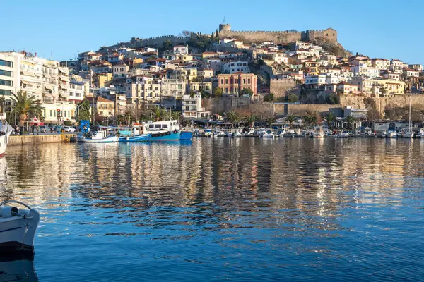 KAVALA, GREECE - 26 Aralık 2023: Kavala, Doğu Makedonya ve Trakya 'nın İnanılmaz Günbatımı Panoraması, Yunanistan