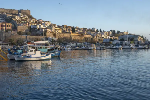 KAVALA, GREECE - 26 Aralık 2023: Kavala, Doğu Makedonya ve Trakya 'nın İnanılmaz Günbatımı Panoraması, Yunanistan