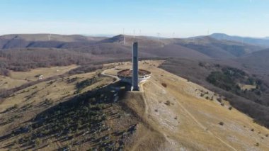 BUZLUDHA, BULGARIA - 19 Kasım 2024: Bulgaristan 'ın Buzludzha Tepesi, Stara Zagora bölgesindeki Bulgar Komünist Partisi' nin Terk Edilmiş Anıt Evi 'nin Havadan Görünümü