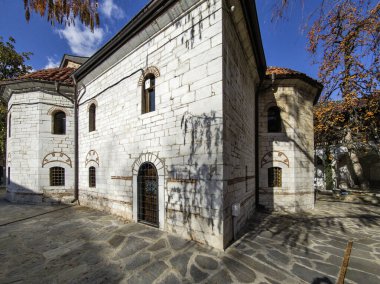 Bulgaristan 'ın Filibe Bölgesi' ndeki Ortaçağ Bachkovo Manastırı Manastırı 'nın sonbahar manzarası