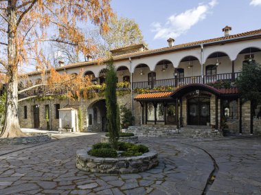 Bulgaristan 'ın Filibe Bölgesi' ndeki Ortaçağ Bachkovo Manastırı Manastırı 'nın sonbahar manzarası