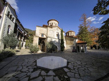 Bulgaristan 'ın Filibe Bölgesi' ndeki Ortaçağ Bachkovo Manastırı Manastırı 'nın sonbahar manzarası