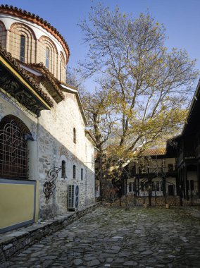 Bulgaristan 'ın Filibe Bölgesi' ndeki Ortaçağ Bachkovo Manastırı Manastırı 'nın sonbahar manzarası