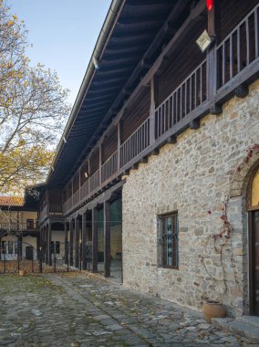 Bulgaristan 'ın Filibe Bölgesi' ndeki Ortaçağ Bachkovo Manastırı Manastırı 'nın sonbahar manzarası