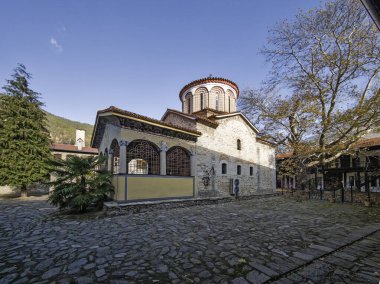 Bulgaristan 'ın Filibe Bölgesi' ndeki Ortaçağ Bachkovo Manastırı Manastırı 'nın sonbahar manzarası
