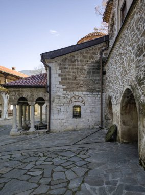 Bulgaristan 'ın Filibe Bölgesi' ndeki Ortaçağ Bachkovo Manastırı Manastırı 'nın sonbahar manzarası
