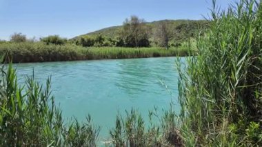 Ammoudia Köyü, Epirus, Yunanistan 'daki Acheron nehrinin ağzının muhteşem manzarası