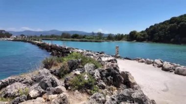 Ammoudia Köyü, Epirus, Yunanistan 'daki Acheron nehrinin ağzının muhteşem manzarası