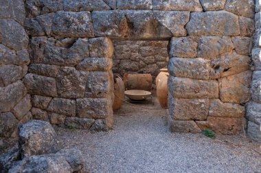 Mezopotamos, Epirus, Yunanistan yakınlarındaki Acheron köyünün Eski Yunan Necromanteion kalıntıları