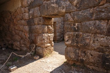 Mezopotamos, Epirus, Yunanistan yakınlarındaki Acheron köyünün Eski Yunan Necromanteion kalıntıları