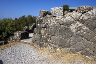 Mezopotamos, Epirus, Yunanistan yakınlarındaki Acheron köyünün Eski Yunan Necromanteion kalıntıları