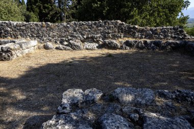 Mezopotamos, Epirus, Yunanistan yakınlarındaki Acheron köyünün Eski Yunan Necromanteion kalıntıları