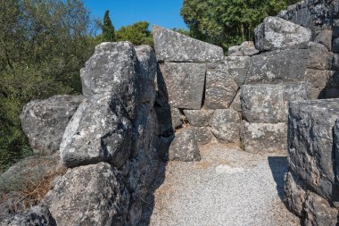 Mezopotamos, Epirus, Yunanistan yakınlarındaki Acheron köyünün Eski Yunan Necromanteion kalıntıları